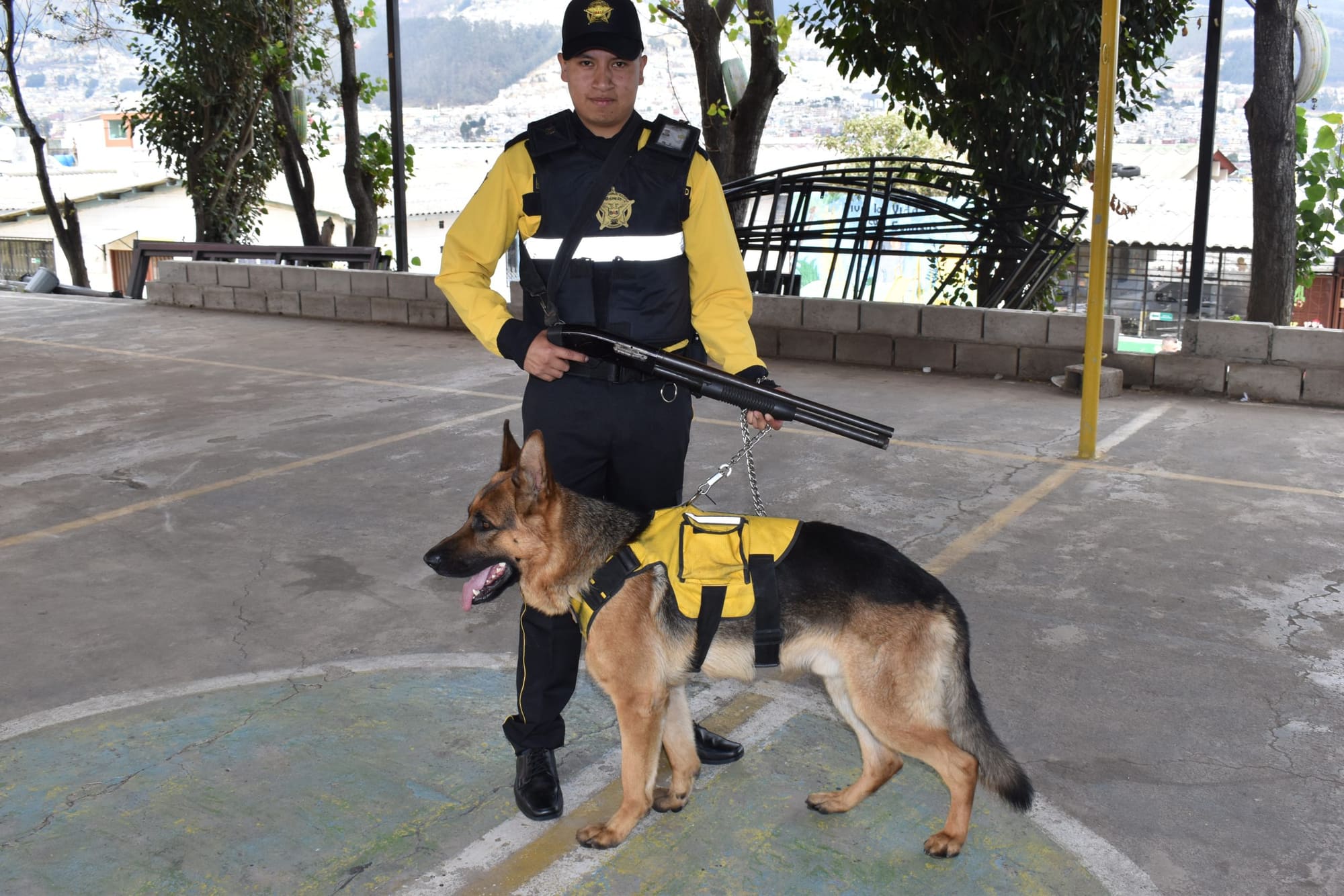 Garita de acceso de un conjunto residencial con guardia de turno
